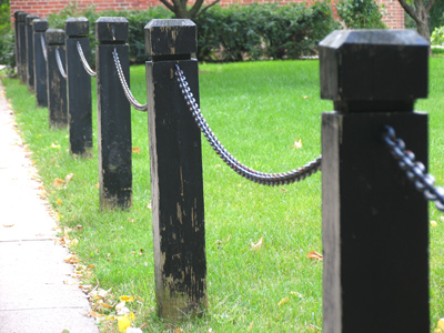 All is ready for the Olympic chain-jumping competition.