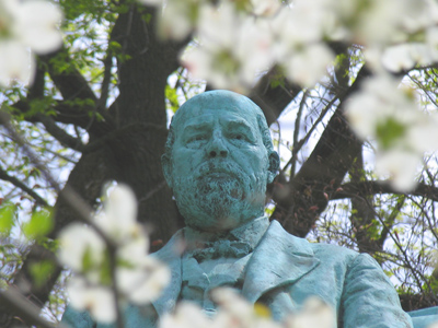 Old man among trees Who gazes without seeing The blossoms emerge.