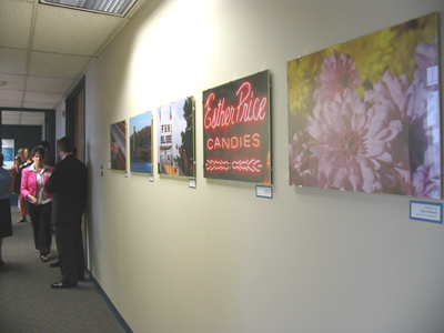 A tastefully decorated office.