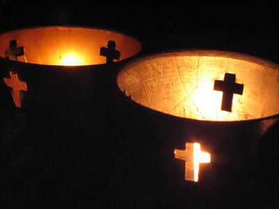 Light de candle, evy`ting`s all right.