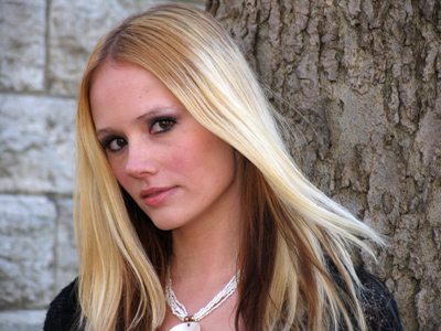 At 10:30am, this young lady contacted me and asked me to take her picture at 2:30pm. Guess what I answered.