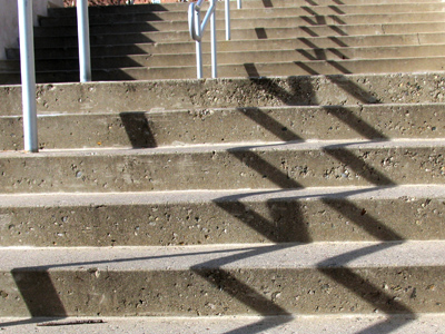 No, you`re not missing anything subtle.  It`s just a bad picture.