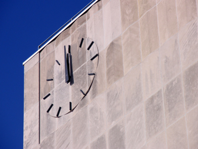 Thanks to a broken clock, it`s always lunch hour.