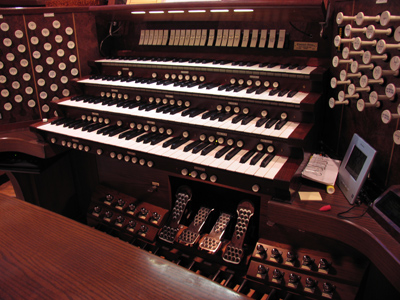 It`s easier to fly a 747 than play a pipe organ.