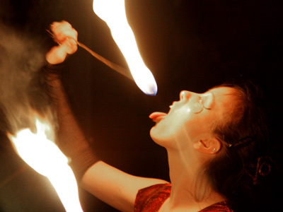 There`s no `trick` to eating fire.  It just hurts.