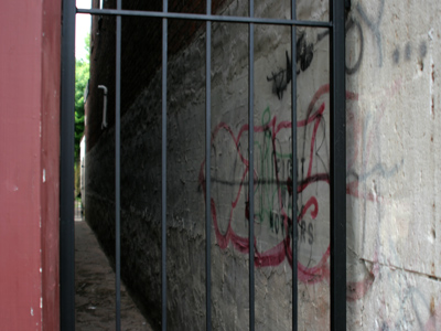 THERE!  That should keep out those photographers (see April 3, 2005).