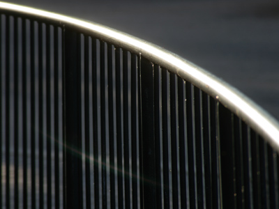 Can straight lines be curved?