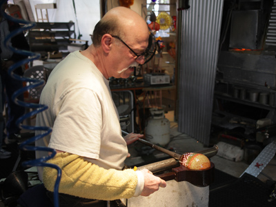 Tom Chapman perpetuates the 3500-year-old art of glassmaking.