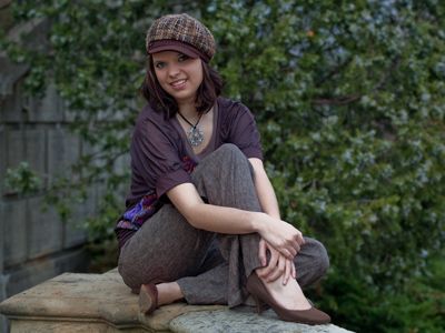 She`s wearing the necklace from September 30, 2009.