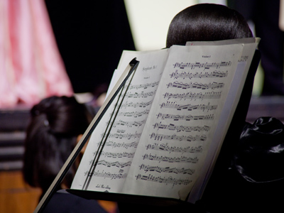 The orchestra members had to do a lot of page-flipping as the performance jumped from one opera to another.