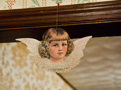 Angels we have hung on high.