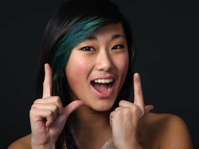 She`s spelling LOL.  She can also do WOW, MOM, COW and perhaps other words if allowed to use her feet too.