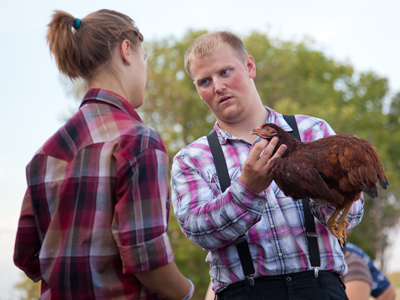 After being confronted with the surveillance photographs, they could no longer deny the secret chicken exchange.