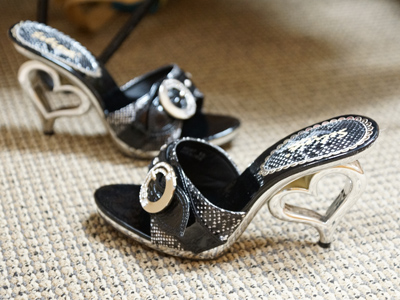 And these are someone else`s shoes.  Things would have been REALLY awkward if I`d had to use those too.