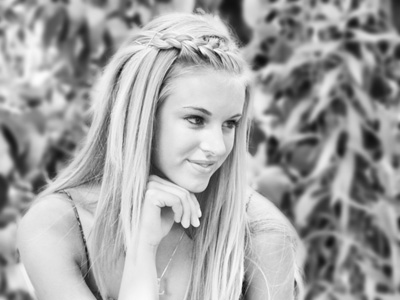 After a while, she changed into her gray outfit.