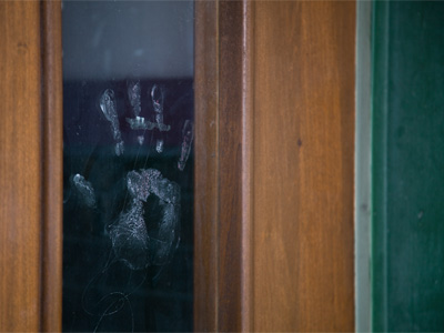 I`m cleaning the windows.  Can you give me a hand?