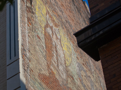 Hoo painted this owl?  Hoo?  Hoo?