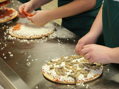 The toppings are plentiful (don`t forget the anchovies).