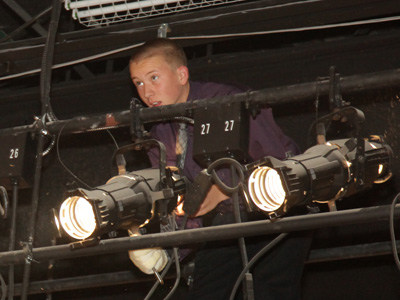 It`s time to raise the curtain, it`s time to light the lights.  It`s time to get things started on The Muppet Show tonight!