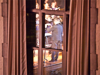 `!ylloh fo shguob htiw sllah eht kceD`