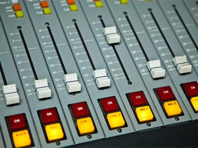 It`s been ages since I`ve stood in this studio -- not since I was a Famous Radio Personality -- but I returned tonight to celebrate the memory of one of my former colleagues.