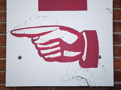 Hey, look at that great picture of a motorcycle over there!