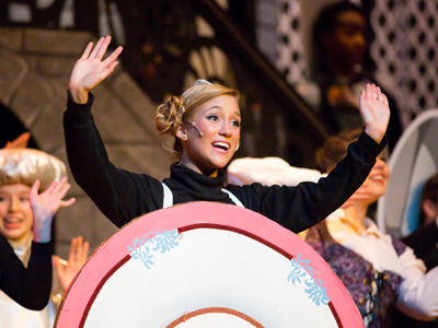 The star of last year`s show is a dancing plate this year (see October 3, 2012).