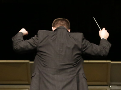 After I carried the ladder into the orchestra pit myself, I began taking pictures of the performance.