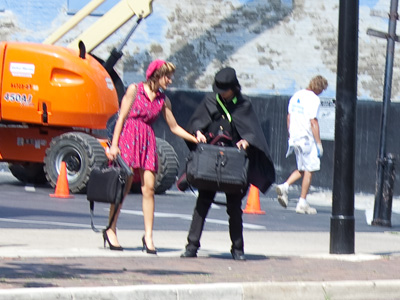 Unrehearsed sidewalk drama.