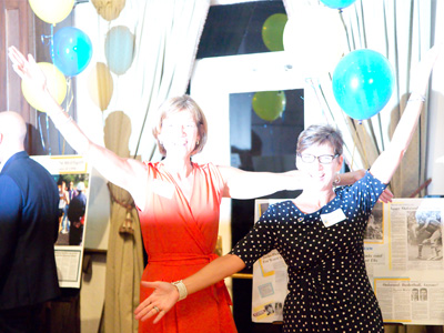 There were too many people in the room taking pictures.