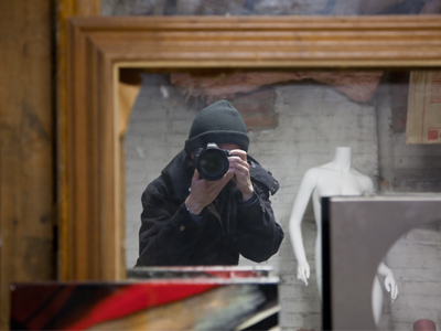 Ever get the creepy feeling there`s someone behind you?