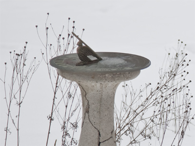 On snowy winter days, how can I tell what time it is?