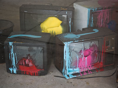 It pleases me to see dead televisions.