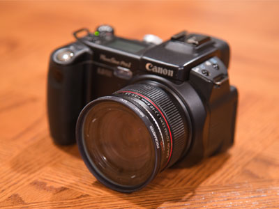 With one pro camera out for repair, I`m reluctant to use my other pro camera just for daily photos (in case I drop it).  So I have brought this baby camera out of retirement.