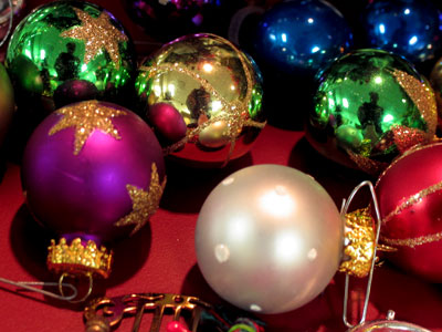 ALL CHRISTMAS DECORATIONS NOW 40% OFF!