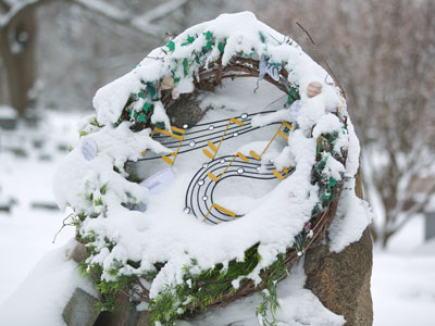 It warms my heart to see Dunbar`s grave blinged out in such a tasteful way.  Finally Paul gets some recognition!