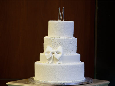 Let`s slice this thing up and start eating!