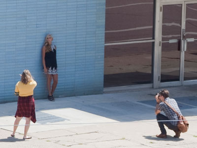 The model`s in shade while the photographer`s in the sun.