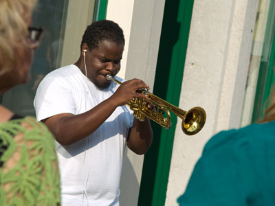 A moment later the people in the foreground got out of the way of my camera, thereby ruining the shot.
