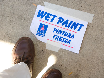 I almost got pintura on my zapatos.