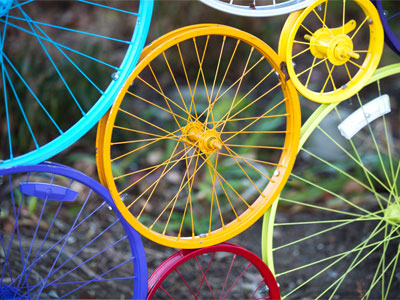 So that`s why it was painted (see November 8 above).  Very clever, but it`s still a fence that says KEEP AWAY.