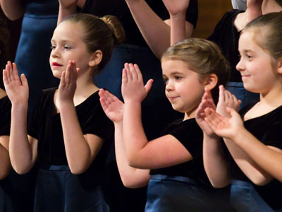 I`ve sung in college and adult choirs that are not as disciplined as the Kettering Children`s Choir.