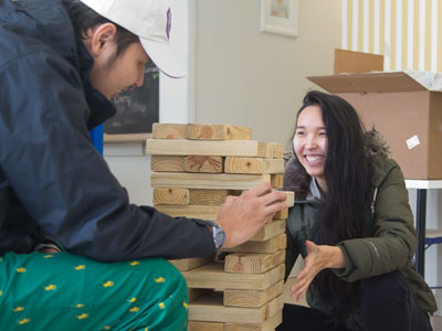 The non-narcissistic selfie.