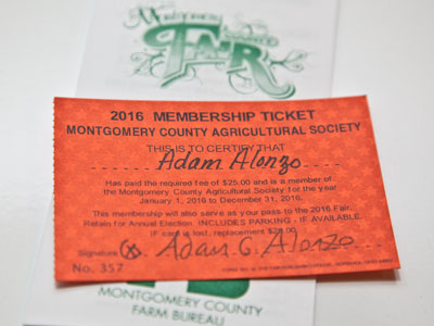 Ready for the county fair.  Bring on the chickens!