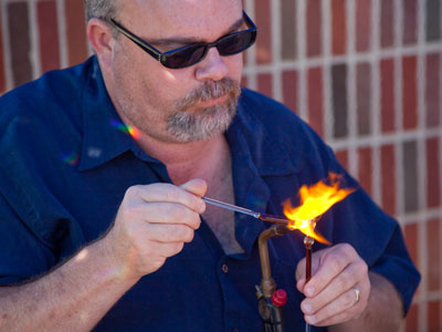 I`m not sure what this guy is making, but I want one.