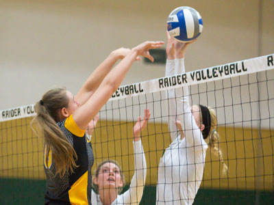 So far this season I`ve seen volleyball in high school (September 8) and college (September 20 and October 21) but tonight I saw REAL college volleyball.