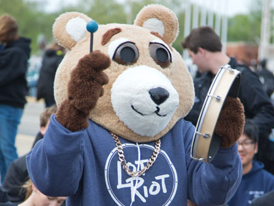 Everybody`s a drummer.