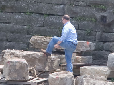 Today`s hero award goes to this intrepid man who wasn`t going to let anything stop him from taking a walk.