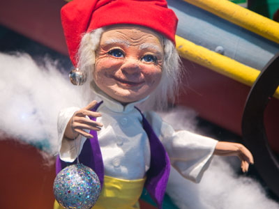 A kid nearby said, `Oooh, these elves are creepy!`