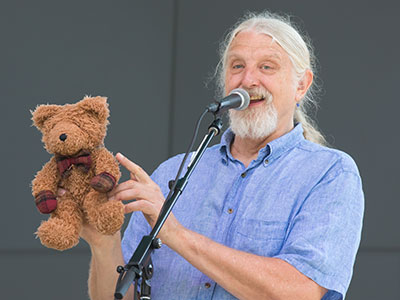 They sang some fun songs for kids . . . 